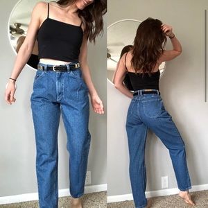 Cute vintage high waisted Lee mom jeans